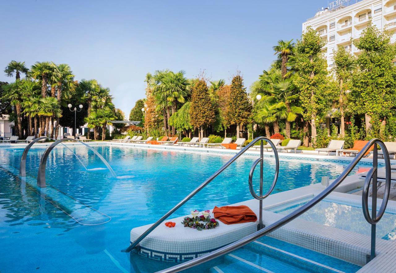 Grand Hotel Trieste & Victoria Abano Terme Dış mekan fotoğraf The swimming pool at the hotel