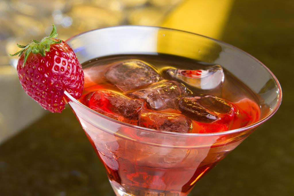 Grand Hotel Trieste & Victoria Abano Terme Dış mekan fotoğraf A strawberry daiquiri