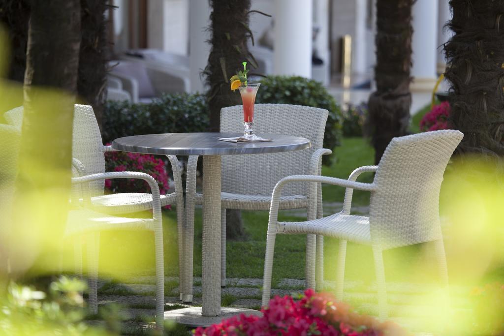 Grand Hotel Trieste & Victoria Abano Terme Dış mekan fotoğraf Hotel's garden