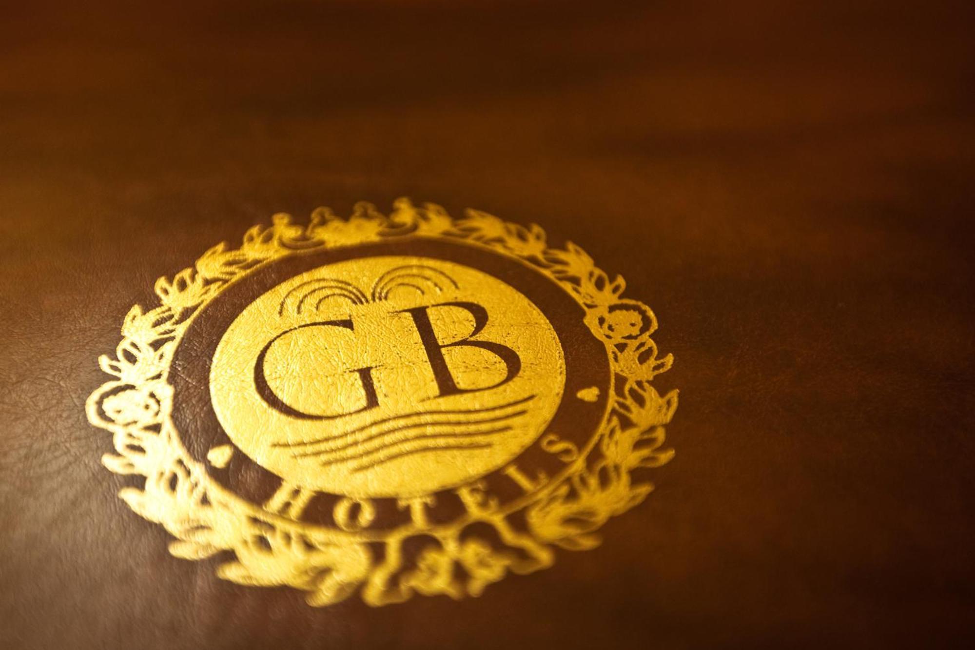 Grand Hotel Trieste & Victoria Abano Terme Dış mekan fotoğraf Gold-embossed monogram